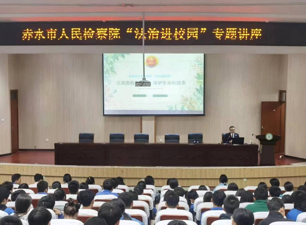 3月孙再文到文华学校上法治课_副本.png